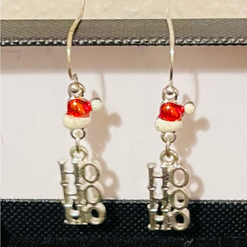 NWOT - Santa Claus Hat Ho Ho Ho Christmas Earrings
